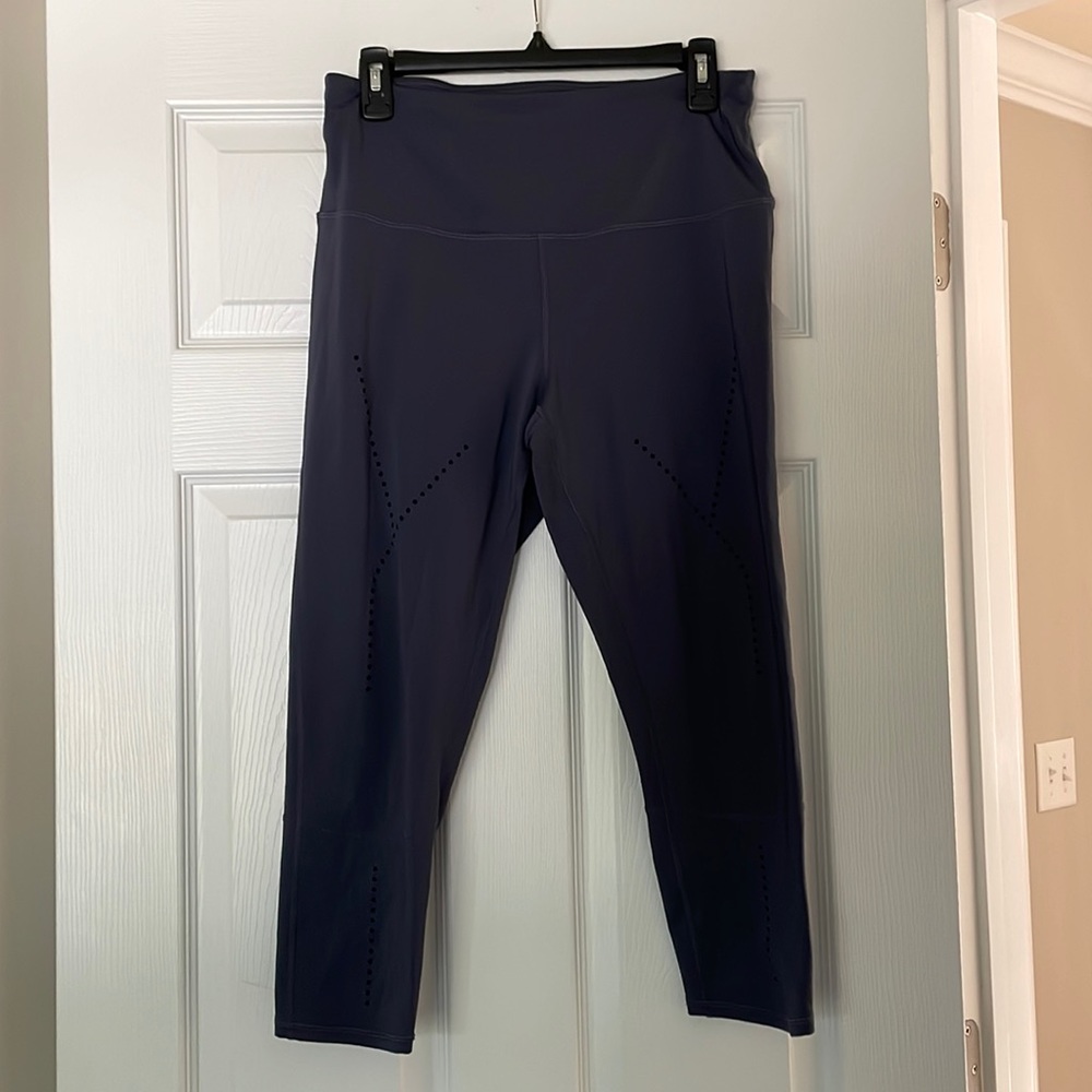 Cropped yoga pants ** Bundle 5+ items and name your offer!!! 💖💞